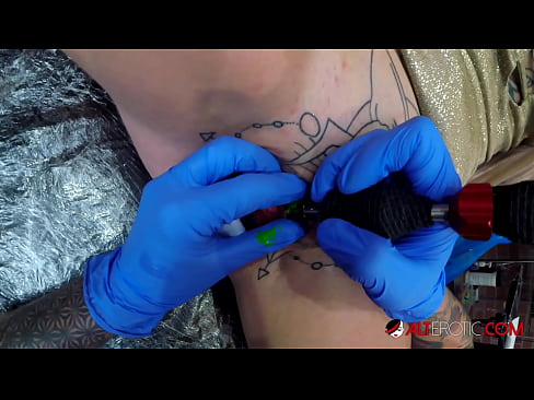 ❤️ Äärimmäisen tatuoitu hottie Sully Savage sai tatuoinnin klitorikseen ❌ Seksivideo at fi.tube-sexer.ru ❤